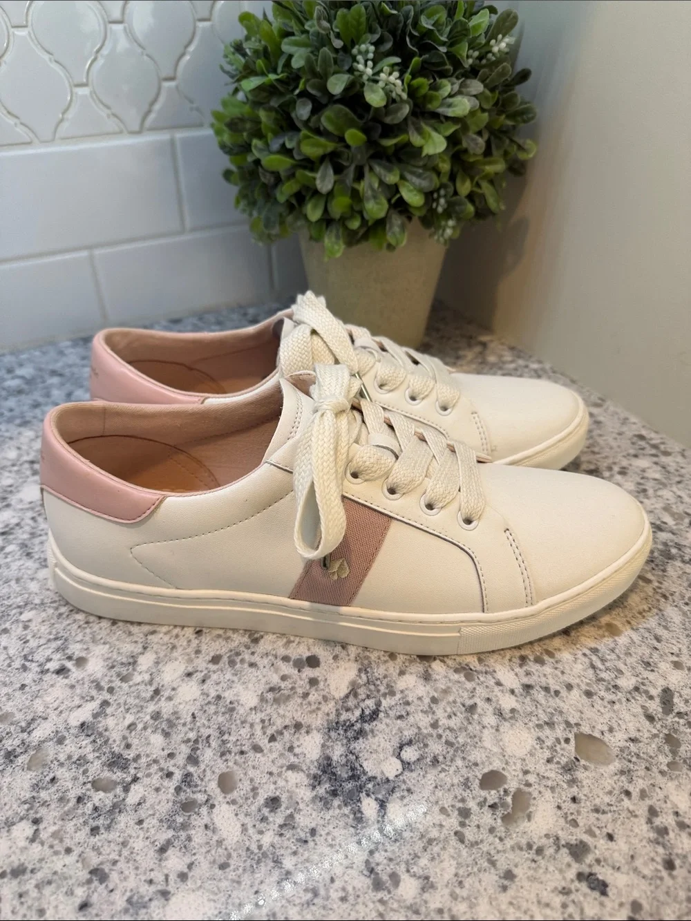 Kate Spade Iggy Sneakers Size 10 Lace-Up Sneakers